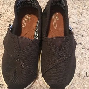 Tiny TOMS. BROWN. SIZE 9!